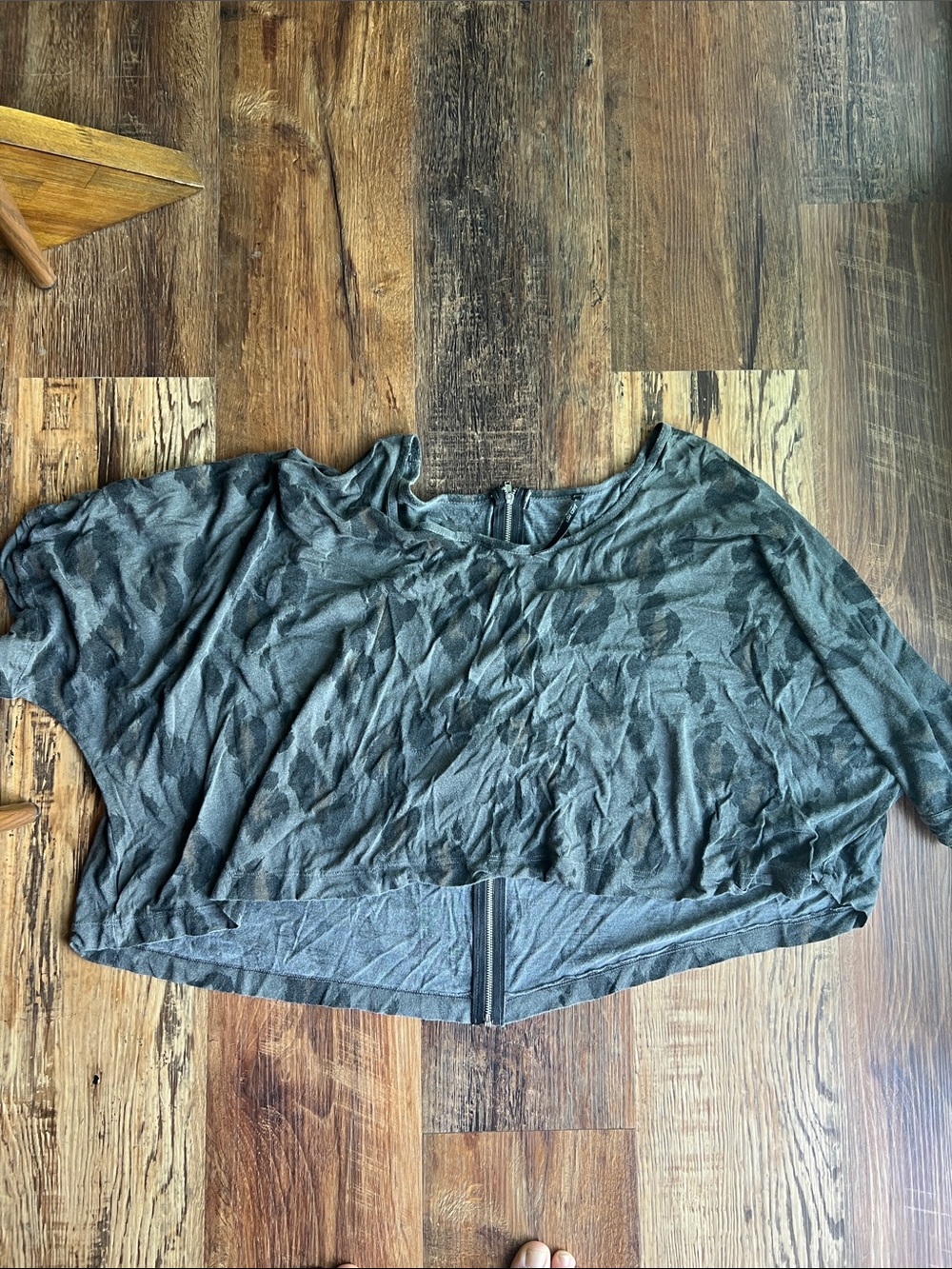 Cropped Oversize One Shoulder Leopard Print Top in Gray with full zipper